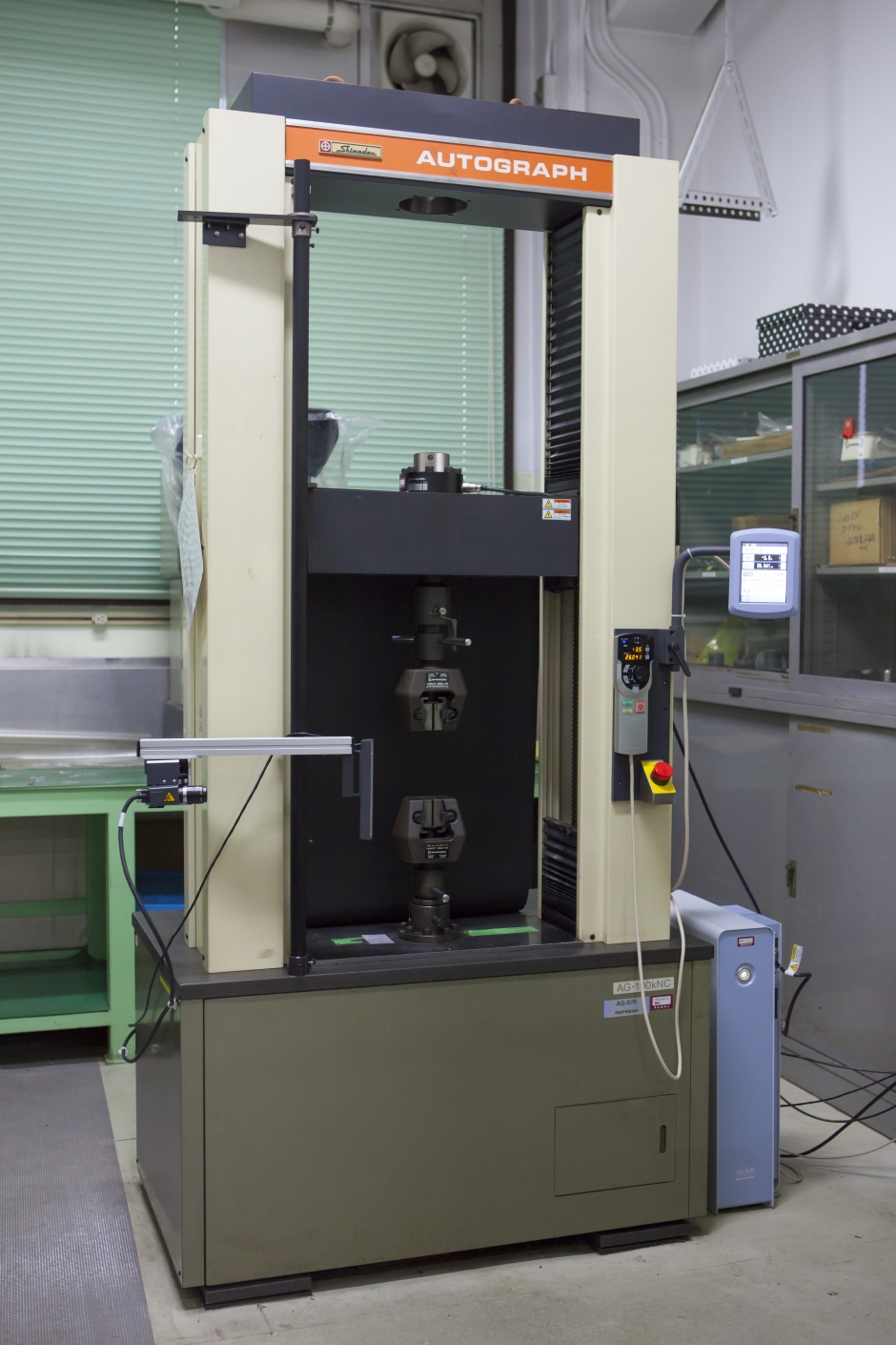 コンピュータ計測制御式万能試験機（オートグラフ）AG-100KNC：島津