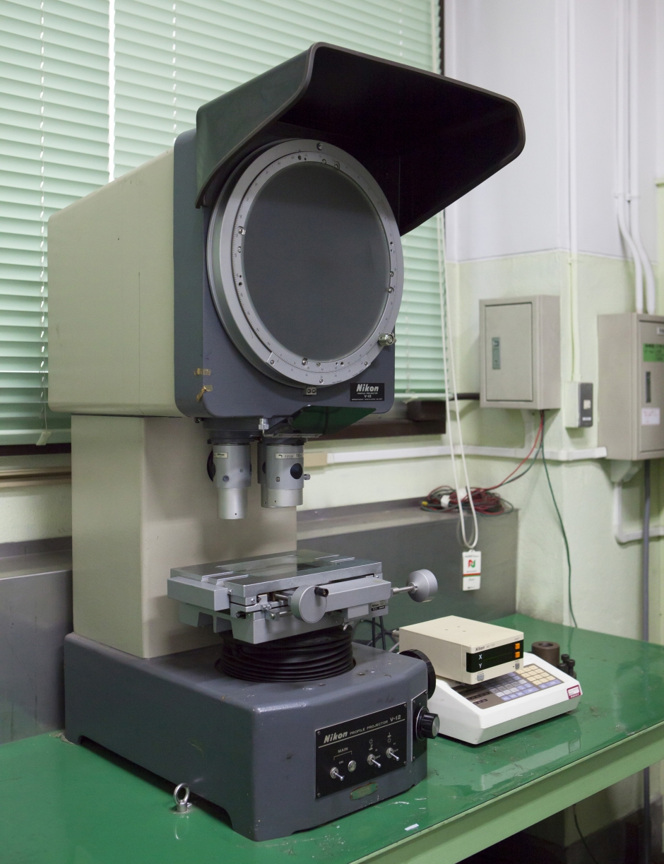 万能投影機V-12:ニコン