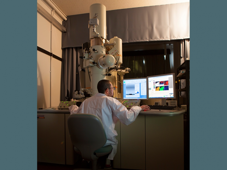 電界放出形走査透過電子顕微鏡（JEM-2100F）画面共有システム体験会を開催します