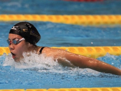Natsumi Hoshi takes the bronze medal in the 200-meter butterfly final