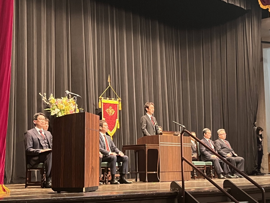 大隈記念講堂(大講堂)でのスポーツ科学部卒業式・大学院スポーツ科学研究科修了式