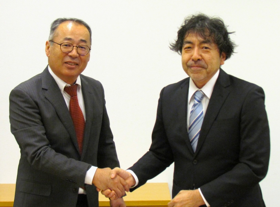 本研究科と東洋英和女学院大学大学院国際協力研究科による調印式を行いました