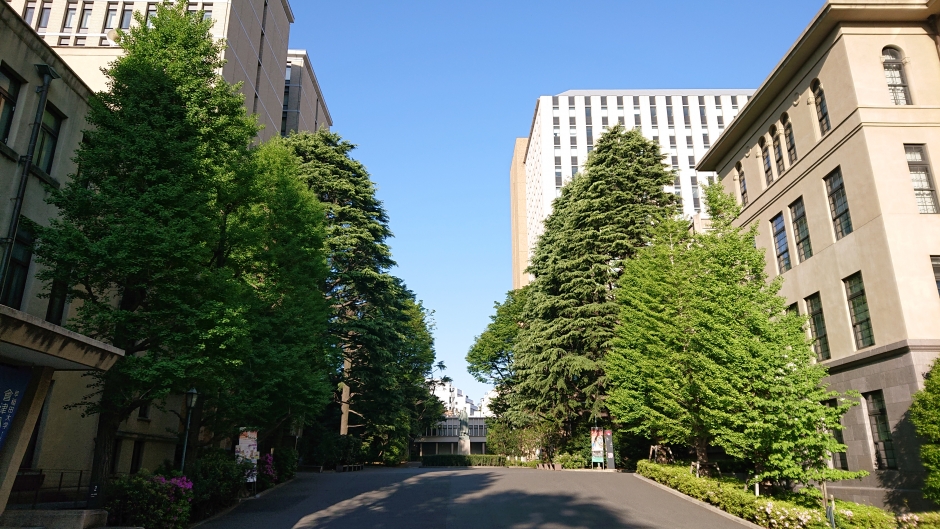 早稲田大学　社会科学部 1200px-早稲田キャンパス14号館.png
