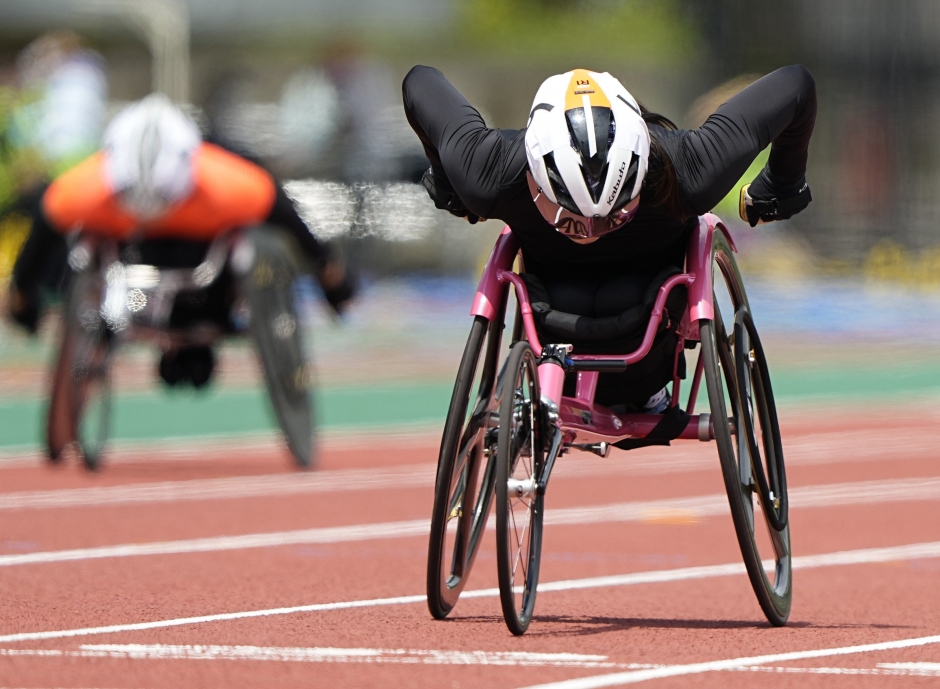 村岡は陸上競技（車椅子T54）でも活躍。ジャパンパラ競技大会では日本一を飾った。