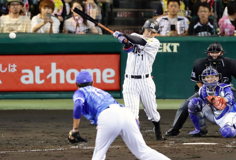 鳥谷は2017年に2000本安打を達成。<br />
早稲田OBでは谷沢健一（1970年第二文学部卒）、青木宣親（2004年人間科学部卒）に次ぐ快挙だった。