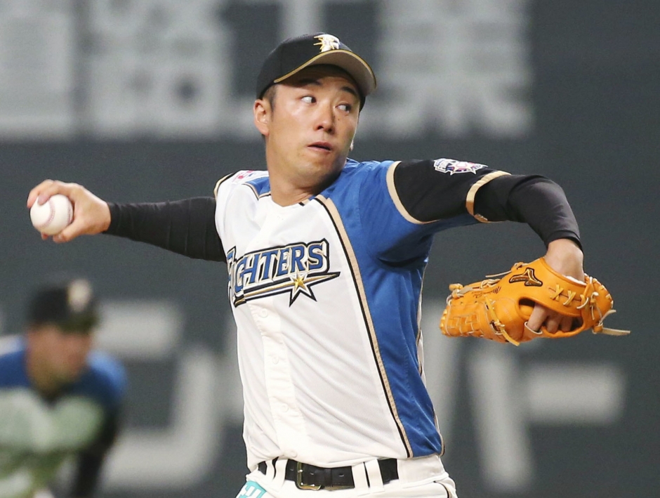 斎藤は東京六大学で活躍後、４球団競合の末に北海道日本ハムファイターズに入団した