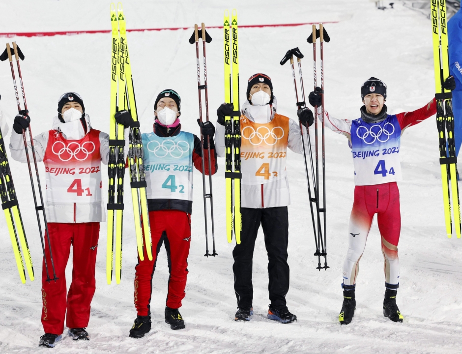 北京五輪のノルディック複合男子団体メンバー。左から渡部善斗（2014年スポーツ科学部卒業）、永井秀昭（2006年人間科学部卒）、渡部暁斗、山本涼太