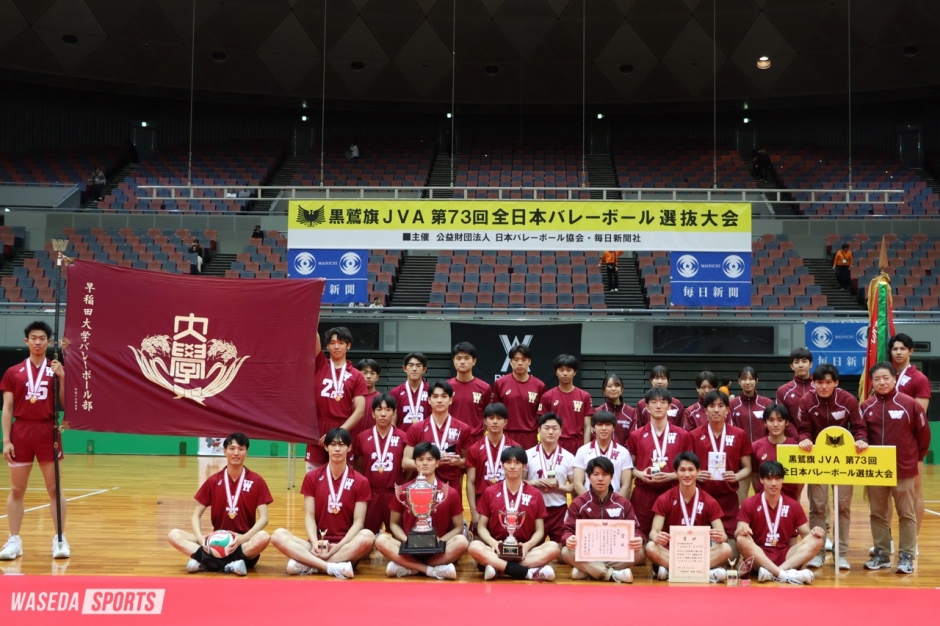 バレー部男子 昨年の悔しさを晴らし現行形式最後の黒鷲旗を制した