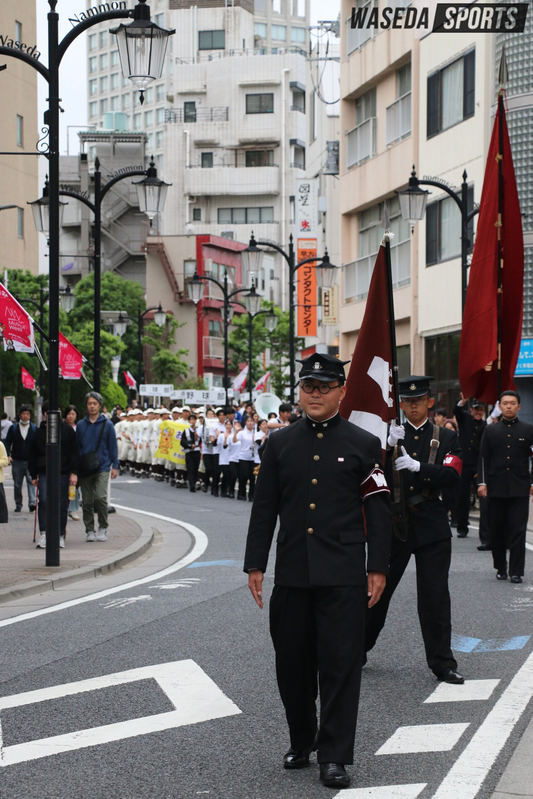 体育各部 期待の新人たちが早稲田の街をパレード！今年も沿道には