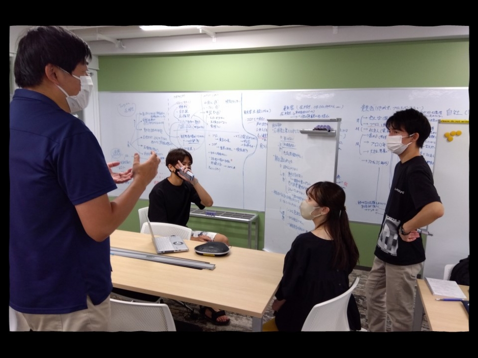 「企業の課題に学生視点で挑む」<br />
企業が実際に抱える課題について、課題分析・情報収集・企画立案など、グループワークを通じてチームで解決策を提案する課題解決型ワークショップです。 社会人（プロフェッショナルズ）の知見や姿勢に触れながら、自分たちのアイデアを投げかけることができる、またとない機会となります。。<br />
<br />
■実施時期：（夏季）7月～9月（春季）1月～3月（その他、秋季実施の場合もあり）<br />
■募集時期：（夏季）6月（冬季）12月<br />
※決定次第、グローバルシチズンシップセンター（GCC）サイト＆Wasedaメール等で告知<br />
＃仕事を理解したい　#キャリアを考えたい　＃多様な知見を深めたい