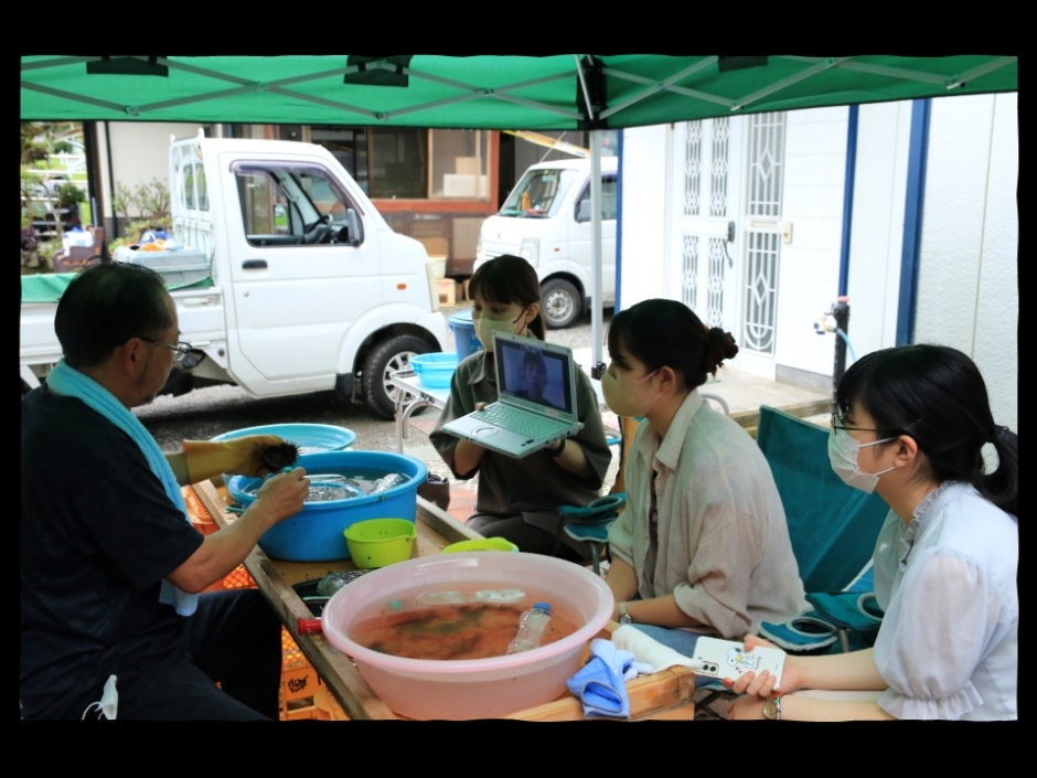 「地域の課題に学生視点で挑む」<br />
実際の地域が抱える課題について、課題分析・情報収集・企画立案など、グループワークを通じてチームで解決策を提案する課題解決型ワークショップです。現地でのフィールドワークや地域住民へのヒアリングを重ね地域社会への理解を深めます。地域を学びの場として、地方創生に携われる点が大きな特色です。<br />
<br />
■実施時期：（夏季）7月～9月（春季）1月～3月<br />
■募集時期：（夏季）6月（春季）12月<br />
※決定次第、グローバルシチズンシップセンター（GCC）サイト＆Wasedaメール等で告知<br />
#社会に貢献したい　＃多様な知見を深めたい　＃仕事を理解したい　#キャリアを考えたい