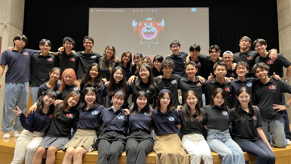大学等が運営する寮に拠点をおき、寮に一緒に住みながら寮生支援を行うボランティア活動です。リーダー・ロールモデルとなって、交流の促進、寮コミュニティの発展と寮生の成長をサポートします。<br />
<br />
■活動時期：年間を通して活動<br />
■募集時期：秋採用：6月～7月、春採用：11月～1月