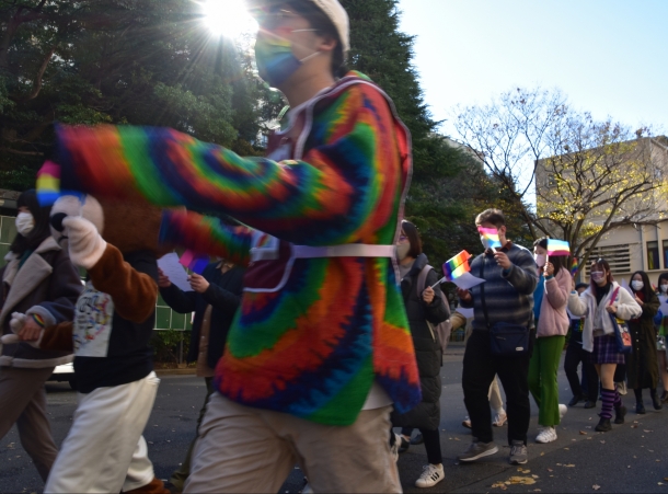 WASEDA PRIDE PARADESでキャンパスを闊歩する人々