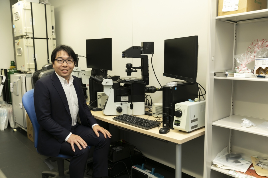 理工学術院　森本雄矢准教授　撮影場所：西早稲田キャンパス