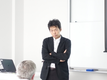 関口格先生