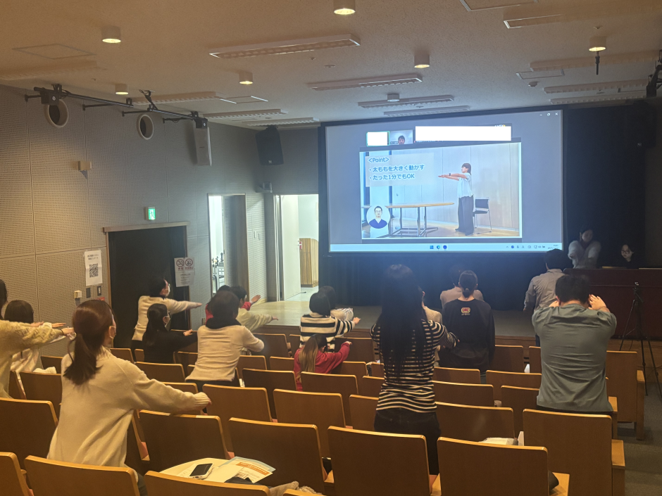 食後に取り入れやすい糖質ケア体操中。