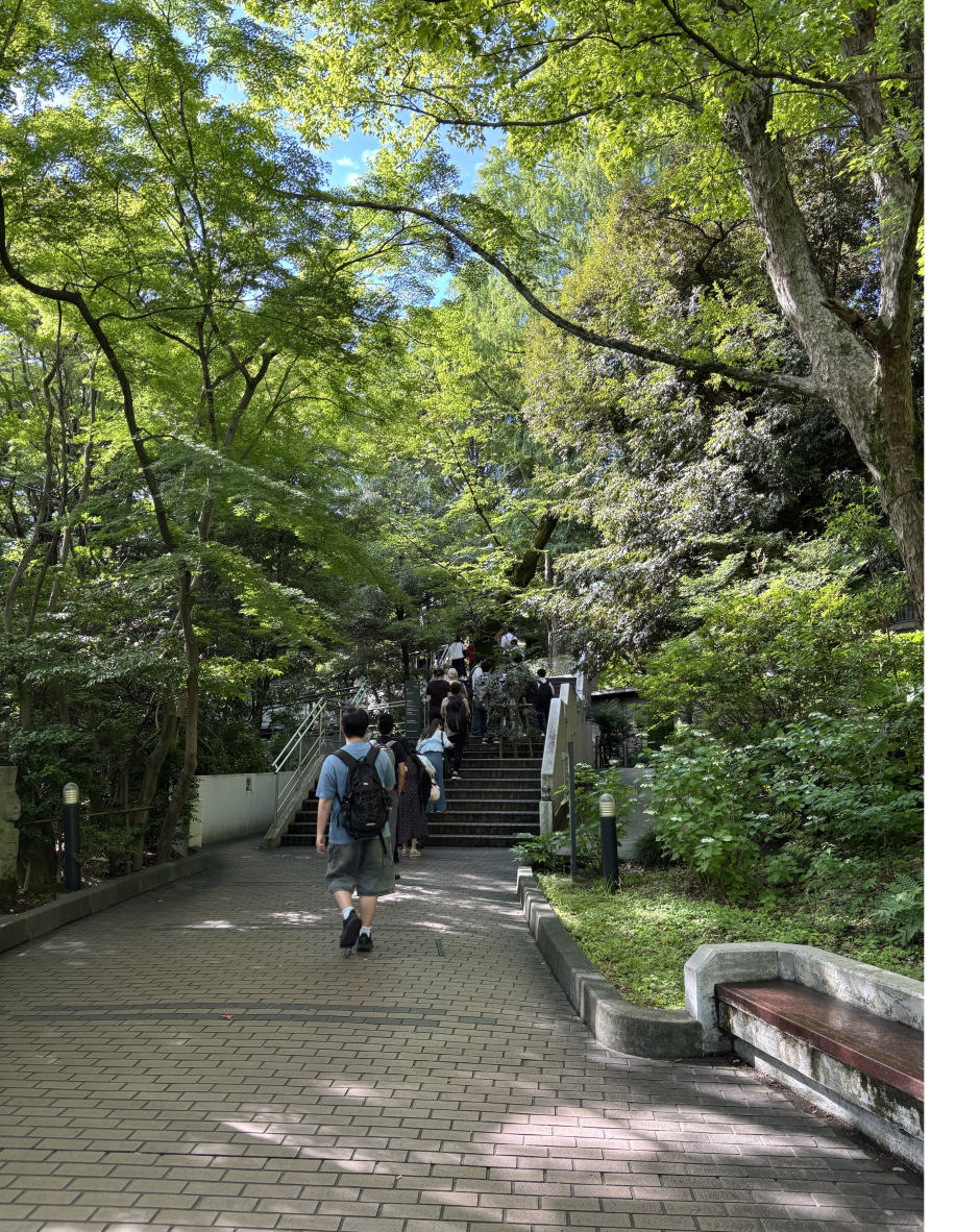 100円朝食開場直前の朝7時50分、大隈ガーデンハウス前の様子