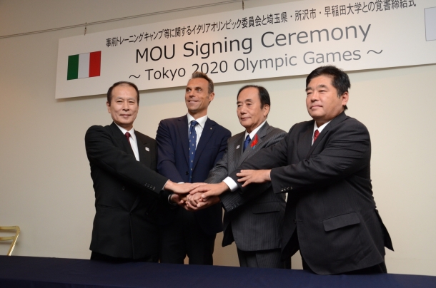 左から 鎌田薫早稲田大学総長、カルロ・モルナーティイタリアオリンピック委員会副事務総長、上田清司埼玉県知事、藤本正人所沢市長