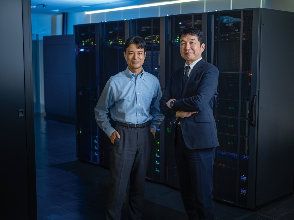Left: Prof. Takao Aoki (School of Advanced Science and Engineering, Faculty of Science and Engineering)<br />
Right: Prof. Nozomu Togawa (School of Fundamental Science and Engineering, Faculty of Science and Engineering)