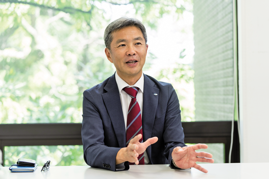 1984年早稲田大学商学部卒業。サントリー株式会社を経て、オーストラリアグリフィス大学院MBAを修了。<br />
1997年に株式会社神奈川ナブコに入社。2000年より現職。