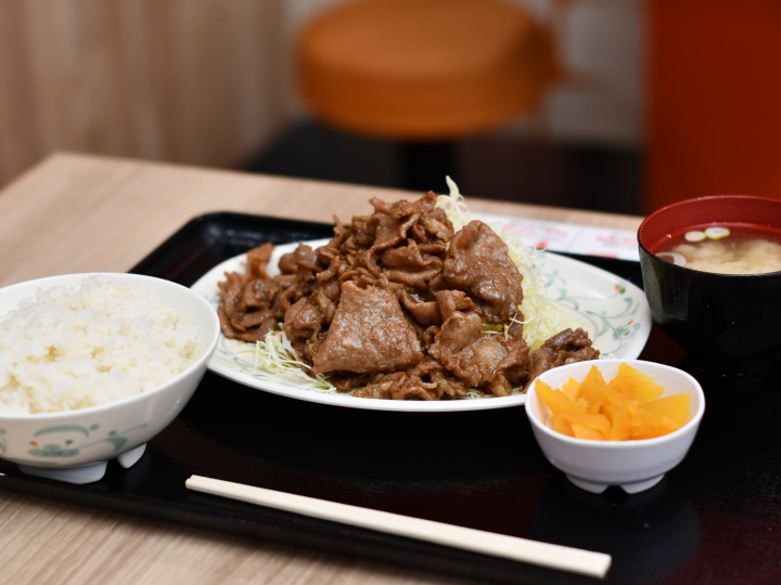 全早大生必食！ オレンジの看板が目を引く老舗の定食屋