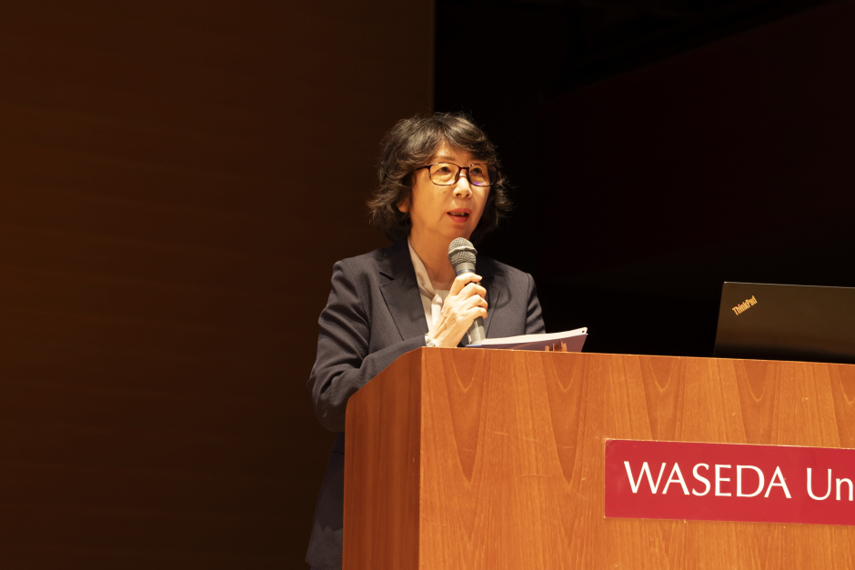 篠原初枝理事（国際学術院教授）。ダイバーシティ推進、国際広報、国際学生寮WISH担当