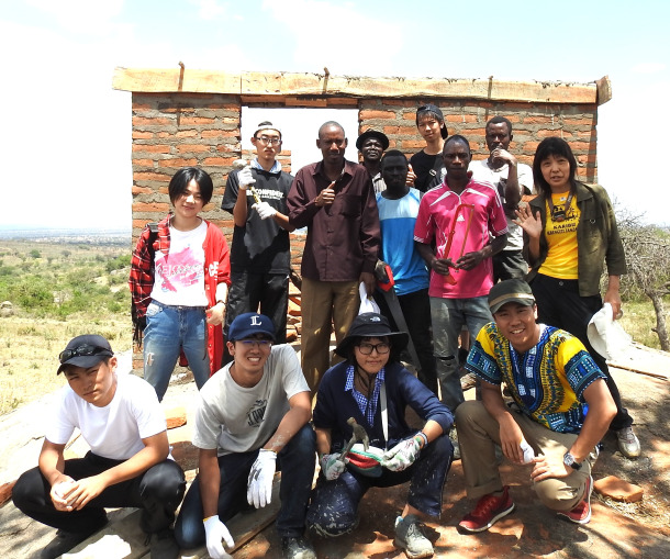 追い払い隊を支援する見張り小屋の建設現場。