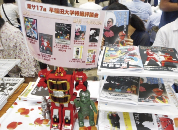 ▲コミケにて。購入者に会誌を渡すときはいまだに感動します