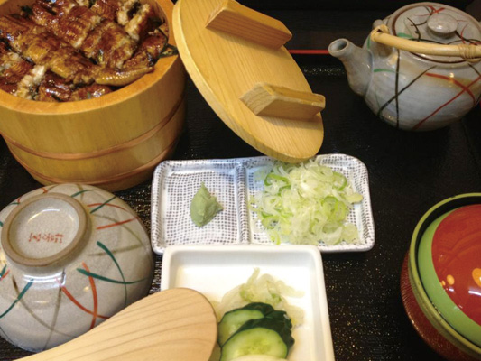 ▲研究生活に連れ添うもの① 出張調査に行ったら、その土地のおいしいものを食べずには帰れません!