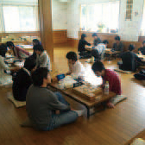 At a shogi training camp. Because club ranking is determined through internal tournaments, each game is played with complete seriousness.