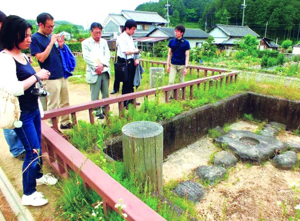 Visiting the Asuka Mizuochi Ruins as part of a joint survey with Nara Prefecture