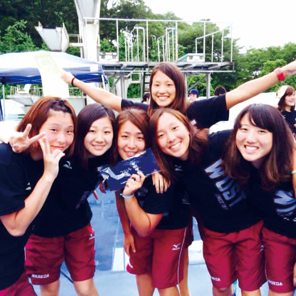 The women members of the Waseda University Water Polo Club, runner ups two years running in the intercollegiate water polo championships in the fifth year since its establishment.