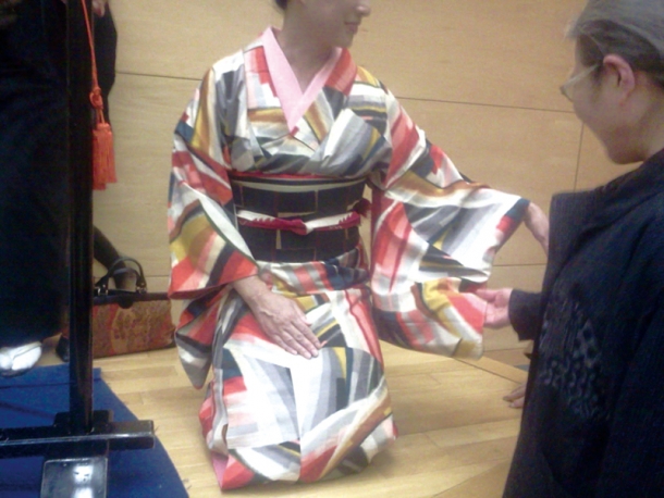 Actually, a model sometimes wears Kimono in the class