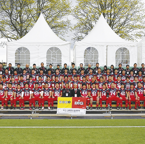 Normally rivals, players from American football teams of universities all across Japan united as one when they put on the Japanese uniform.