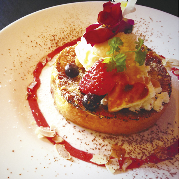 The cafe’s popular Blueberry Cheese Cake. It is garnished with rich ice cream and a pie crust cookie.