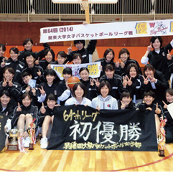 Under head coach Mikiko Hagiwara, team members in the women’s basketball club have rapidly grown after playing basketball in a way that uses their brains.