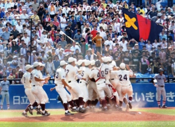 The Waseda University Baseball Club defeated Keio to achieve successive spring and autumn league championship wins 