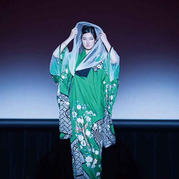 Sponsoring a fashion show to promote Middle Eastern culture in Japan and guiding it to success was also a valuable experience for Yoshinaga.