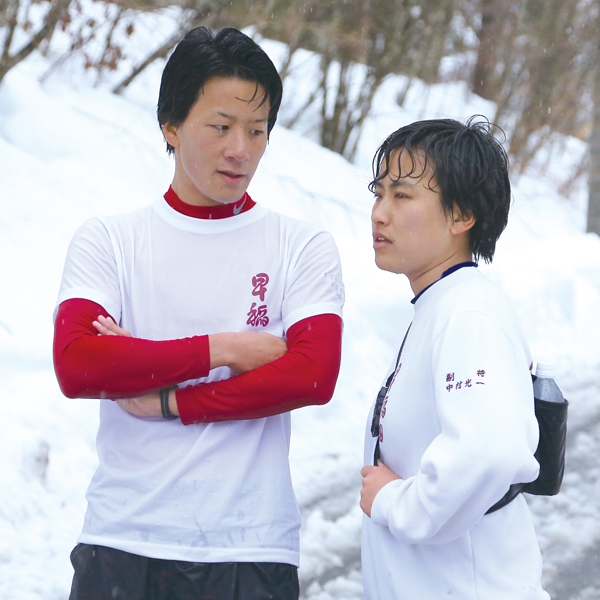 Cheerleading relies on physical strength. They increase their stamina by running hard in the snow during the training camp.