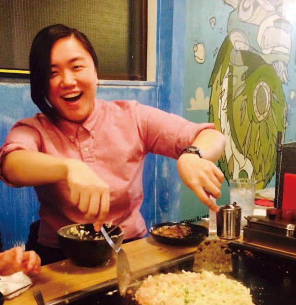 I like trying out different restaurants with my friends on the days I don't have classes. This is me trying to cook okonomiyaki (Japanese pancakes) by myself at an okonomiyaki restaurant.