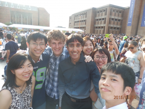 教会での活動を通じてできた仲間との写真。長く続く友情も、留学生活のハイライトの一つです。(手前右が筆者)