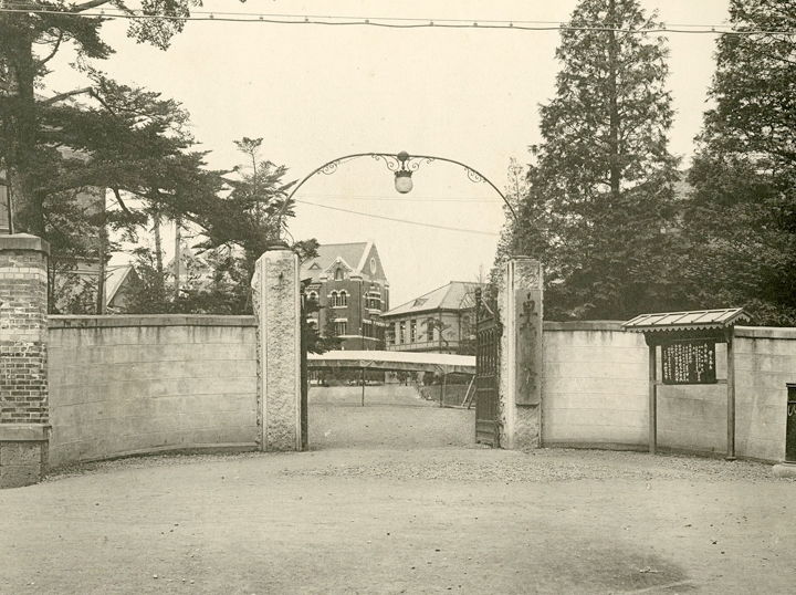 今はなきあの風景―キャンパスの変貌① 大学正門の変遷 早稲田ウィークリー