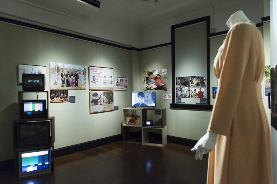 2階の第二展示室には、『逃げ恥』(TBS、2016)と『カルテット』(TBS、2017)のコーナーが。映像やスチール写真など、ドラマの感動を味あうことができる