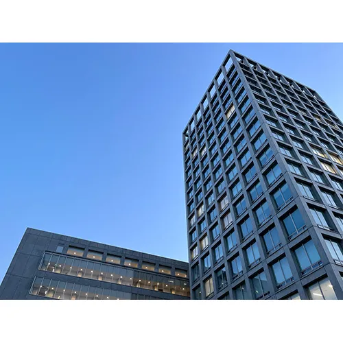 澄み渡った早稲田の空