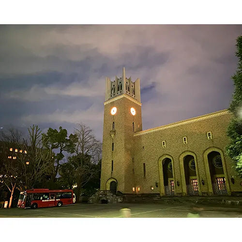 闇に聳ゆる大隈講堂