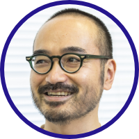 岩崎う大さんの顔写真