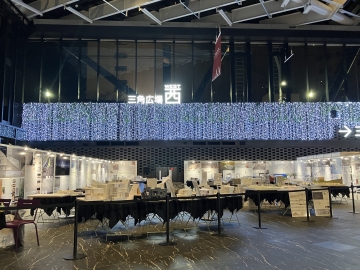 2023年度の芸術学校「卒業設計・学生作品展」の会場全景の様子。