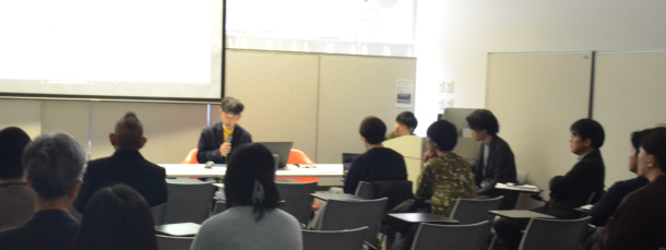 中西さんが同窓会でご講演中の様子