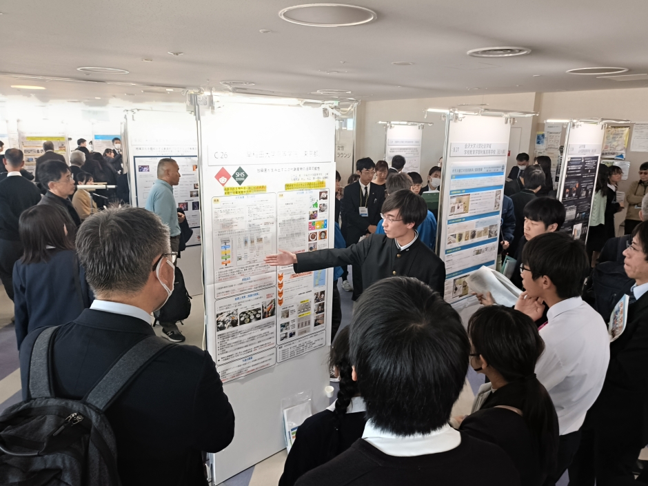 大沼 樹 君(高校2年)研究題目:「放線菌が生み出す二次代謝産物の活用可能性」