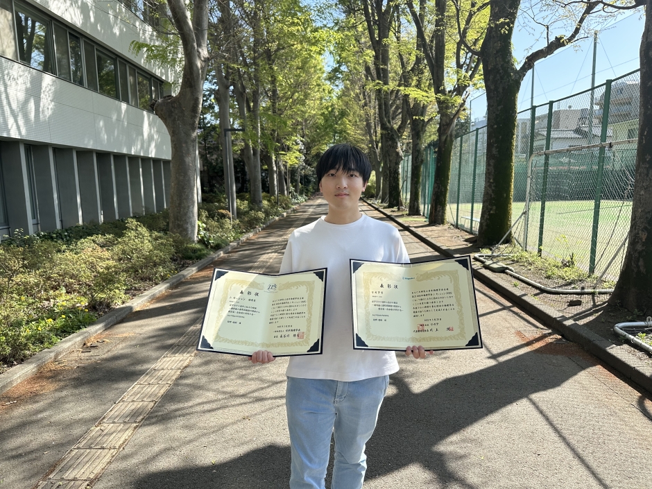リガク賞・優秀賞を受賞した穀野君